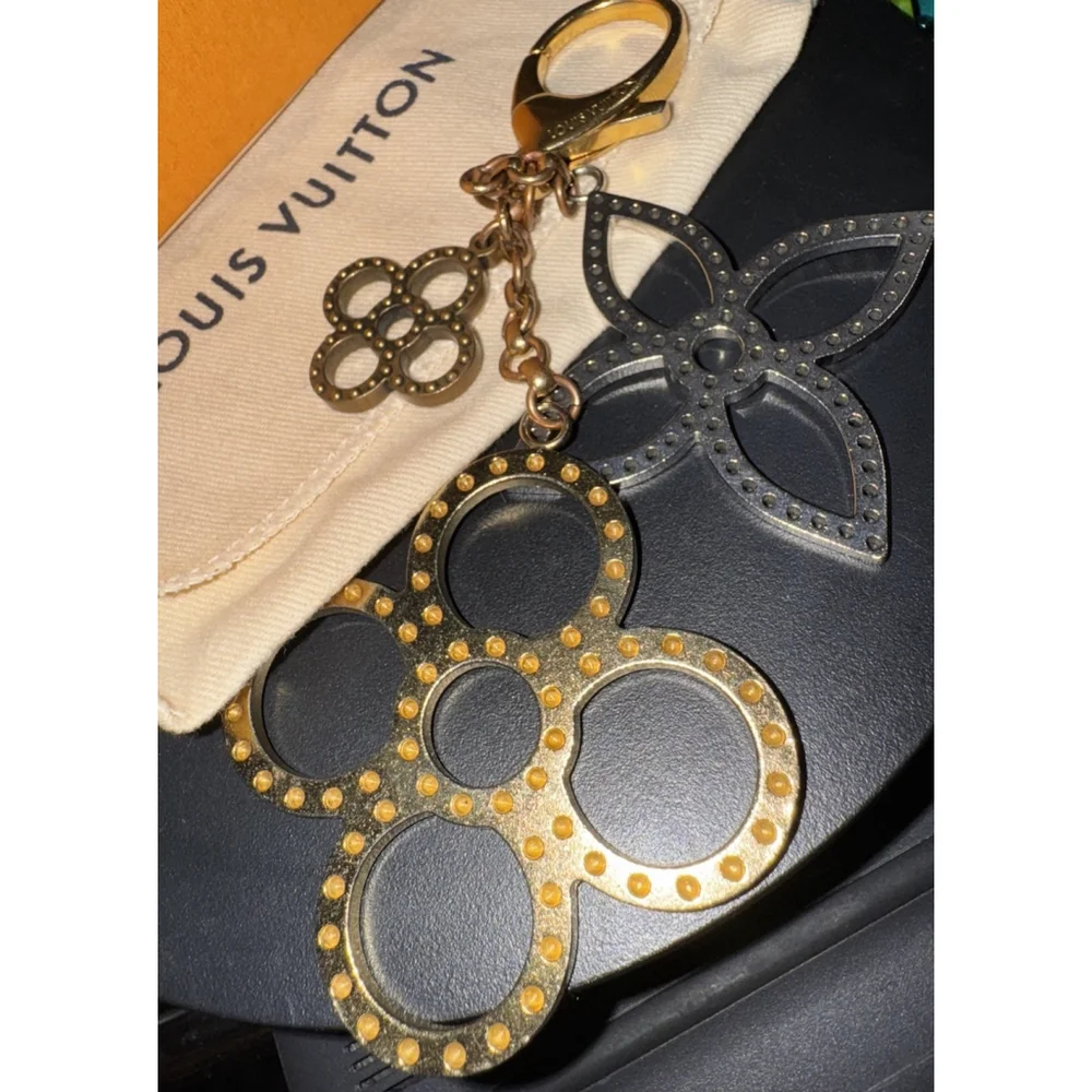 Louis Vuitton Flower key Chain Motif , Dust Bag, Box, COA - Picture 3 of 8